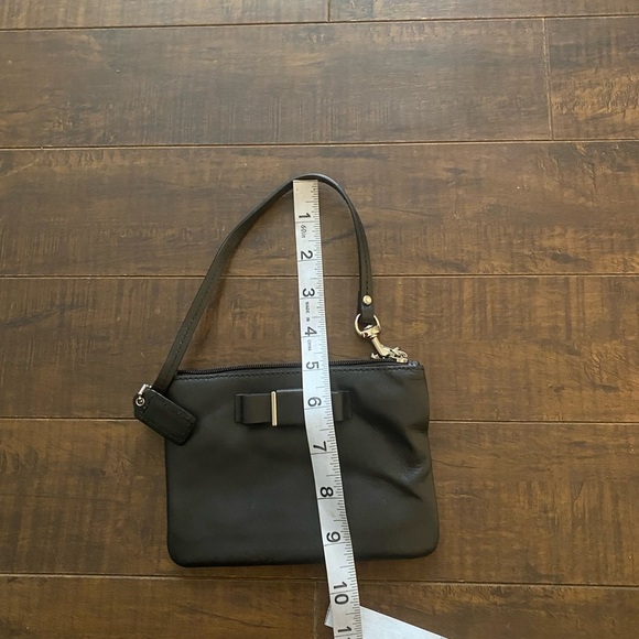 Coach Darcy black wristlet with bow and hang tag - Picture 9 of 9